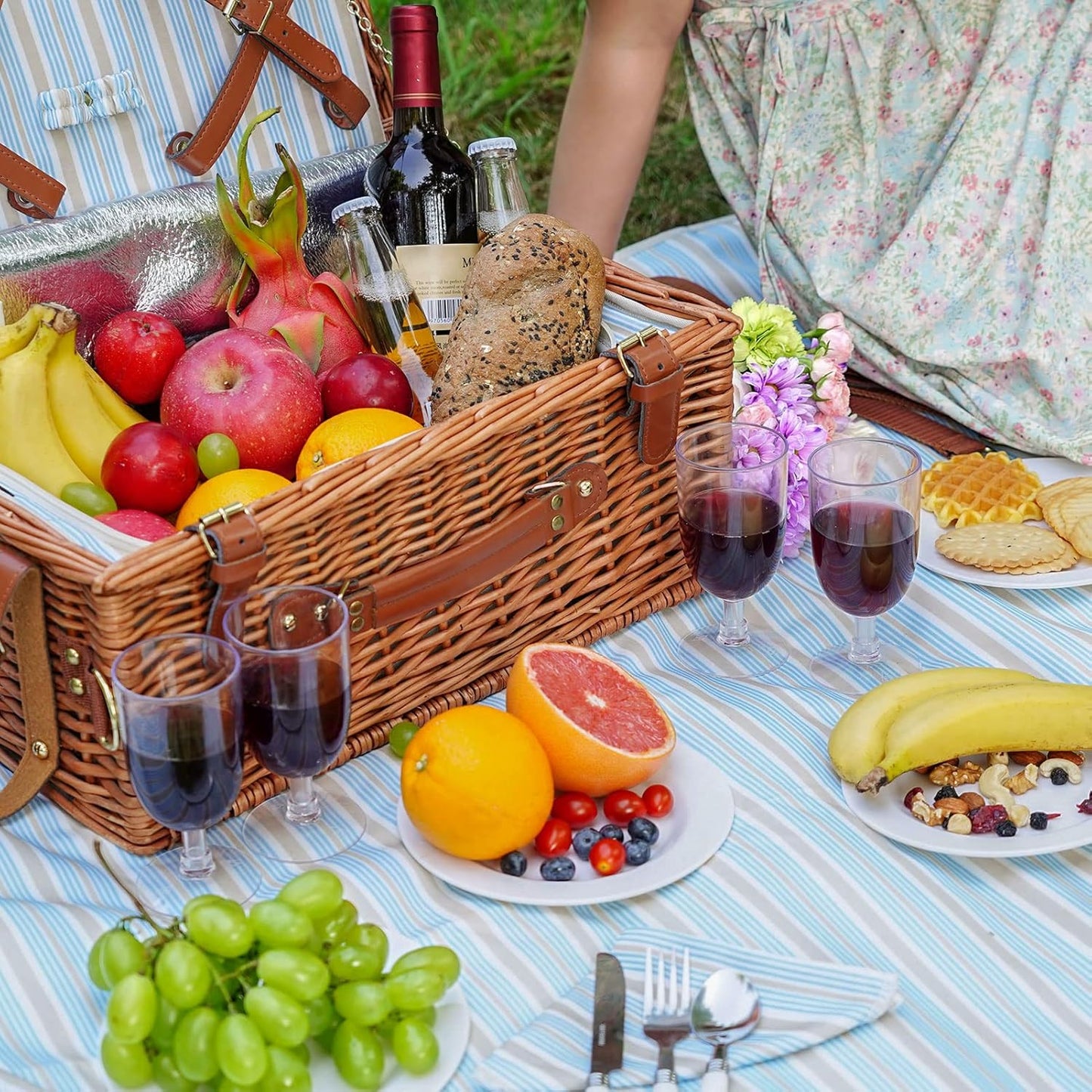 Wicker Picnic Basket Set for 4 Persons | Large Willow Hamper with Large Insulated Cooler Compartment, Waterproof Blanket and Cutlery Service Kit-Classical Brown