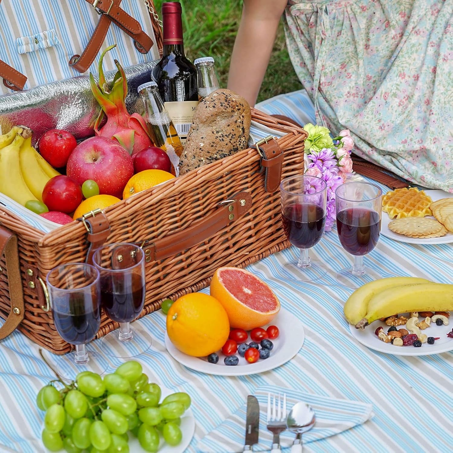Wicker Picnic Basket Set for 4 Persons | Large Willow Hamper with Large Insulated Cooler Compartment, Waterproof Blanket and Cutlery Service Kit-Classical Brown